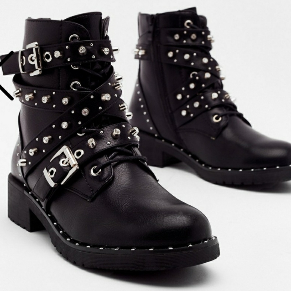 BNWT ZARA DIMOND STUDDED BOOTS!!